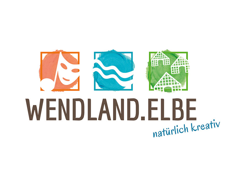 Das Logo von Wendland.Elbe mit drei farbigen Flächen und dem Schriftzug darunter